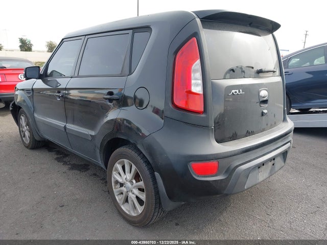 43980703 :رقم المزاد ، KNDJT2A6XD7538664 vin ، 2013 Kia Soul + مزاد بيع