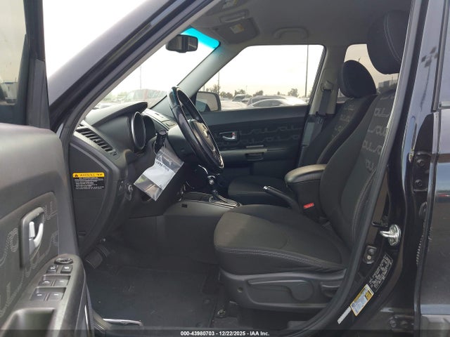 43980703 :رقم المزاد ، KNDJT2A6XD7538664 vin ، 2013 Kia Soul + مزاد بيع
