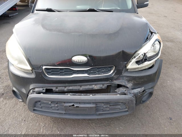43980703 :رقم المزاد ، KNDJT2A6XD7538664 vin ، 2013 Kia Soul + مزاد بيع