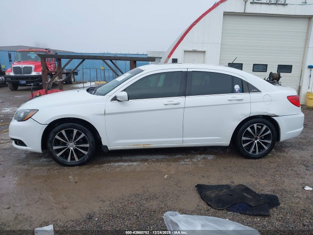Продаж на аукціоні авто 2013 Chrysler 200 Touring, vin: 1C3CCBBB6DN577059, номер лоту: 43980752