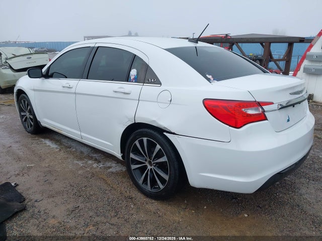 Продаж на аукціоні авто 2013 Chrysler 200 Touring, vin: 1C3CCBBB6DN577059, номер лоту: 43980752