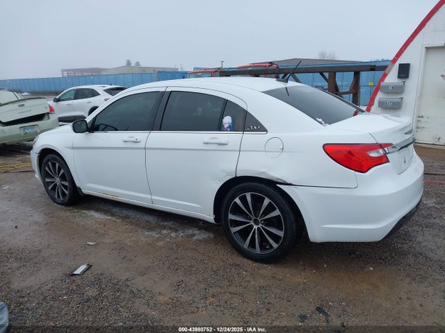 Продаж на аукціоні авто 2013 Chrysler 200 Touring, vin: 1C3CCBBB6DN577059, номер лоту: 43980752