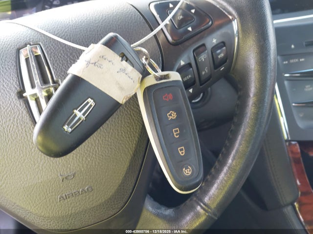 1LNHL9DK8EG600267 Lincoln MKS