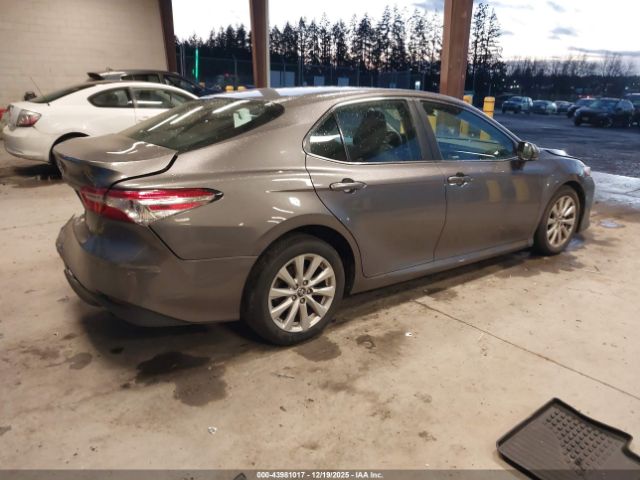 2018 TOYOTA CAMRY 4T1B11HK8JU110740 Photo 3