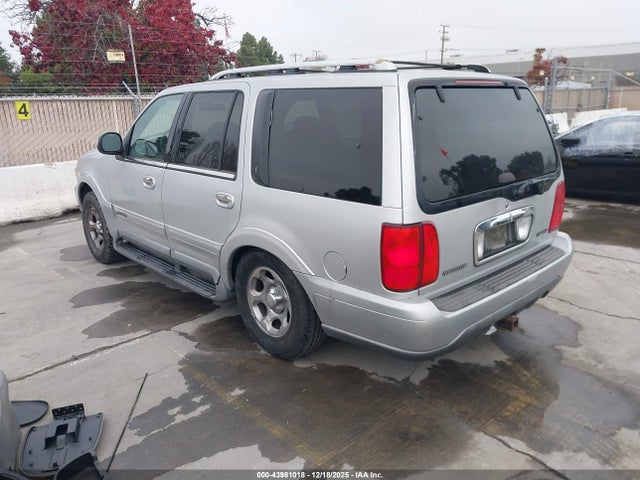 1998 LINCOLN NAVIGATOR 5LMPU28L7WLJ17555 Photo 2