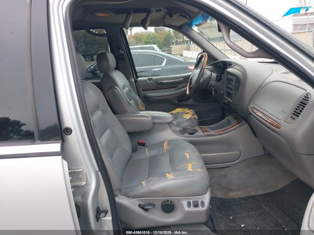 1998 LINCOLN NAVIGATOR 5LMPU28L7WLJ17555 Photo 4