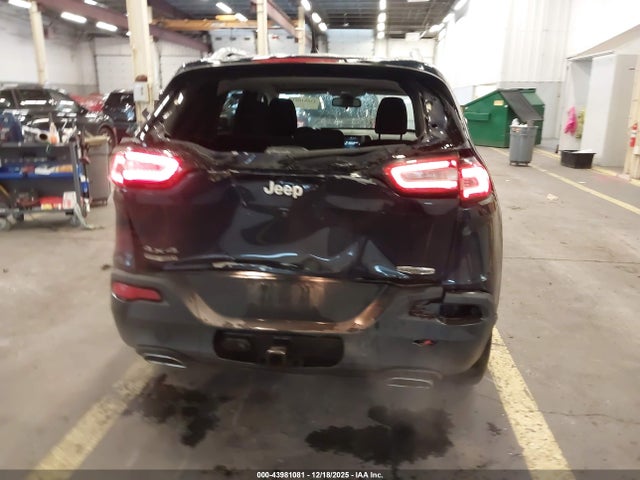 1C4PJMCS9GW306928 Jeep Cherokee Latitude