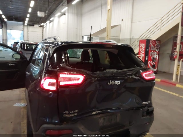 1C4PJMCS9GW306928 Jeep Cherokee Latitude