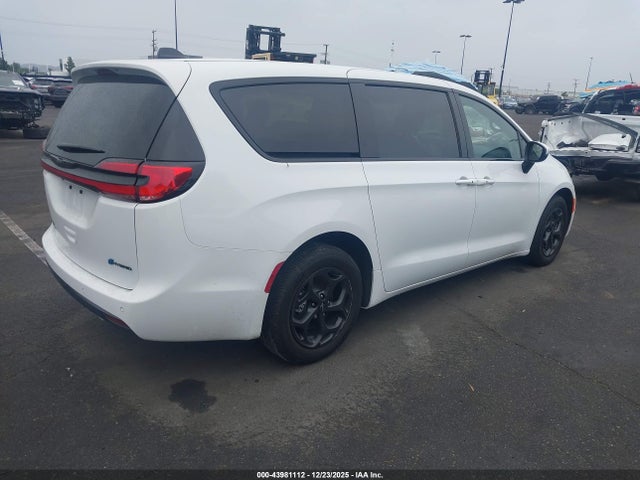 2023 CHRYSLER PACIFICA HYBRID 2C4RC1L74PR618631 Photo 3