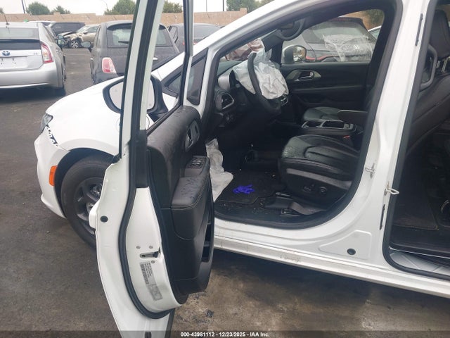 2023 CHRYSLER PACIFICA HYBRID 2C4RC1L74PR618631 Photo 4