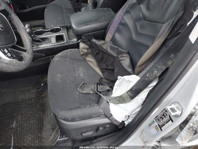 5XYPGDA5XKG464356 KIA Sorento 3.3l Lx