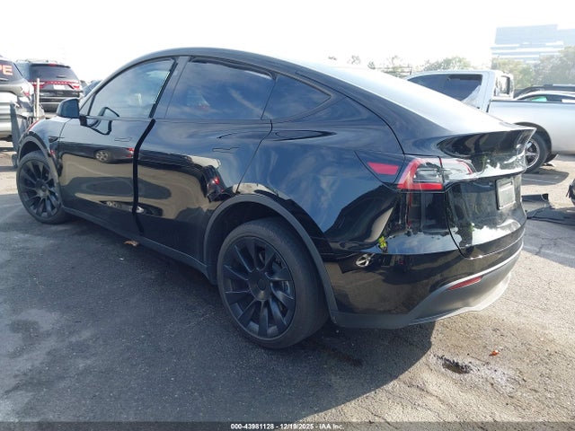 2023 TESLA MODEL Y 7SAYGDEE2PA167143 Photo 2