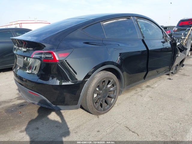 2023 TESLA MODEL Y 7SAYGDEE2PA167143 Photo 3
