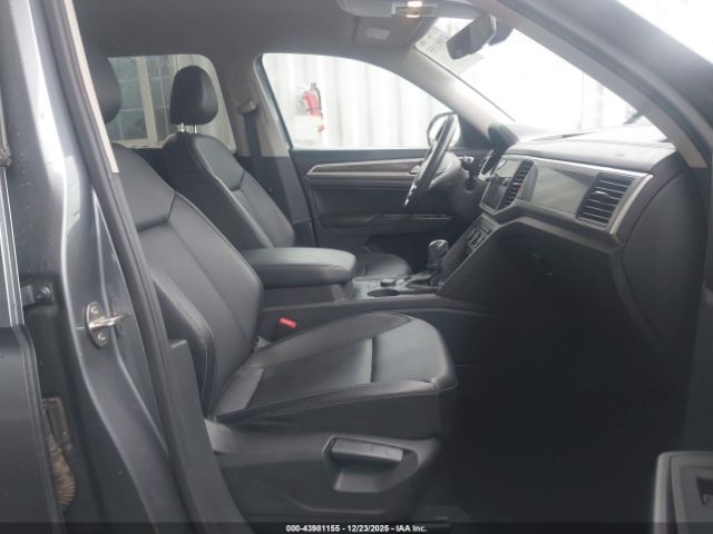 2018 VOLKSWAGEN ATLAS 1V2LR2CA3JC578921 Photo 4