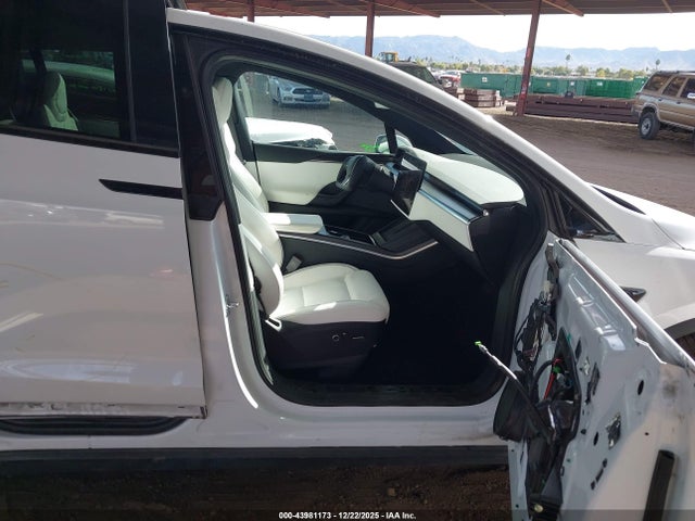 2022 TESLA MODEL X 7SAXCBE61NF336606 Photo 4
