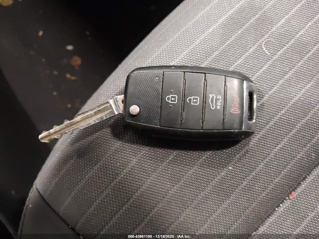 KNAFX4A68G5471100 KIA FORTE LX