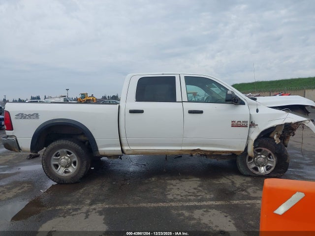 3C6UR5CL1JG303366 RAM 2500 Tradesman 4x4 6&#039;4 Box