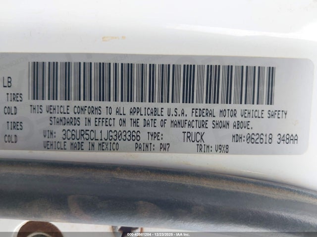 3C6UR5CL1JG303366 RAM 2500 Tradesman 4x4 6&#039;4 Box