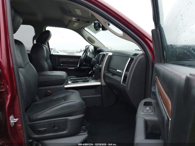 1C6RR7NM8HS875724 RAM 1500 Laramie 4x4 5&#039;7 Box