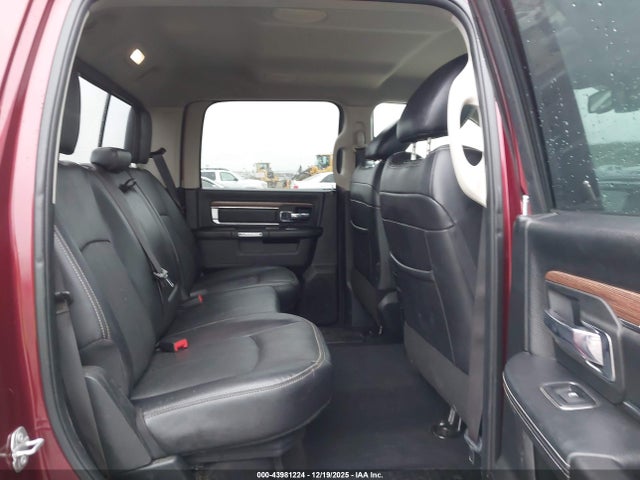 1C6RR7NM8HS875724 RAM 1500 Laramie 4x4 5&#039;7 Box