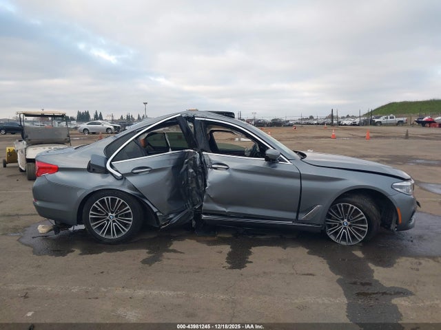 WBAJE5C31HG914878 BMW 540I