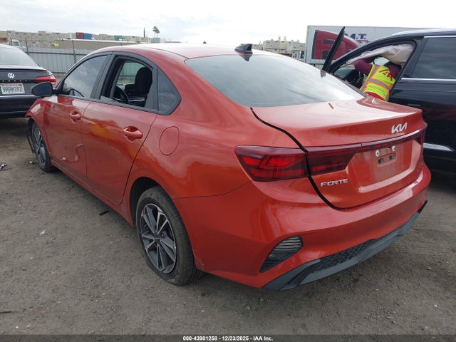 KIA Forte Lxs 2023 3KPF24AD0PE679931 Image 3