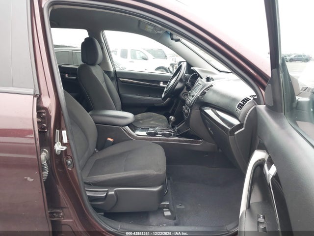 Продажа на аукционе авто 2015 Kia Sorento Lx, vin: 5XYKTCA66FG614901, номер лота: 43981261