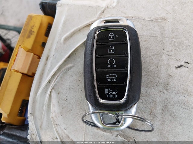 KMHLM4AG8MU093042 Hyundai ELANTRA SEL