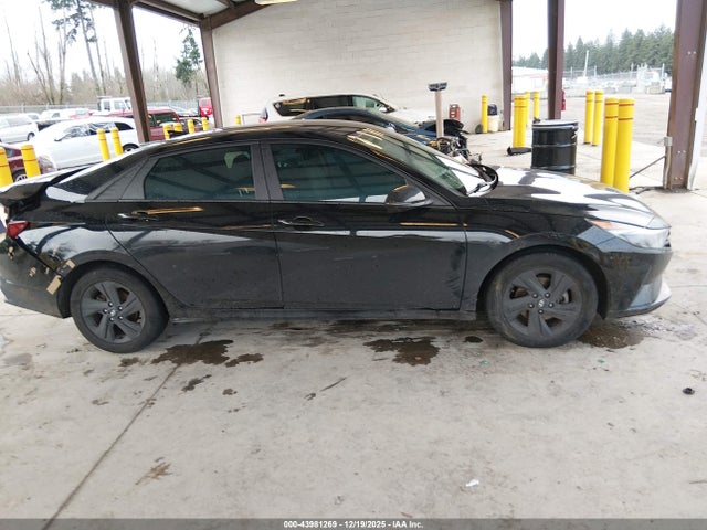 KMHLM4AG8MU093042 Hyundai ELANTRA SEL