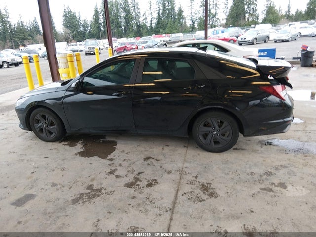 KMHLM4AG8MU093042 Hyundai ELANTRA SEL