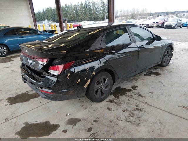 KMHLM4AG8MU093042 Hyundai ELANTRA SEL
