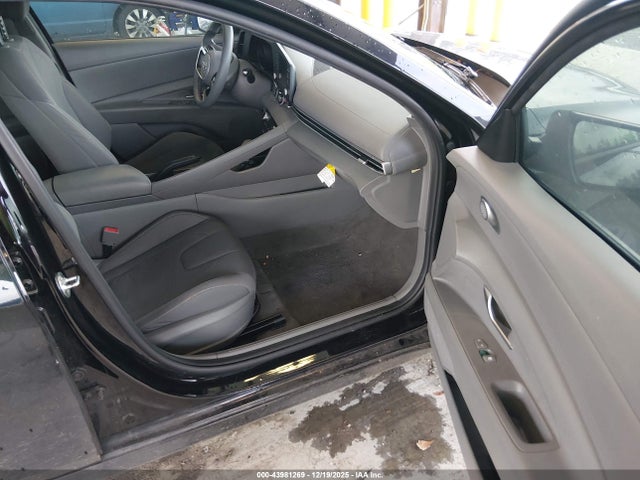 KMHLM4AG8MU093042 Hyundai ELANTRA SEL