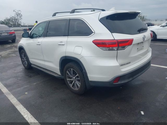 2018 TOYOTA HIGHLANDER 5TDKZRFH4JS547206 Photo 2