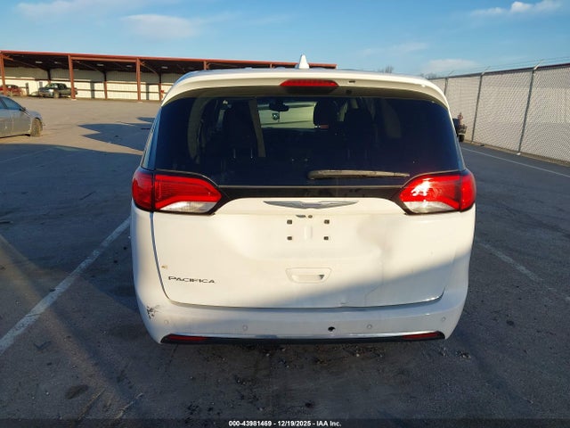 2017 Chrysler Pacifica Touring Plus მანქანა იყიდება აუქციონზე, vin: 2C4RC1BG2HR796086, აუქციონის ნომერი: 43981469