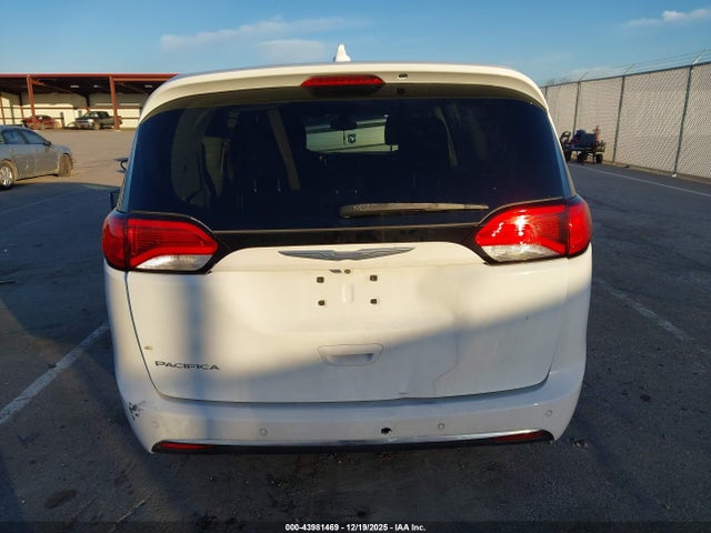 2017 Chrysler Pacifica Touring Plus მანქანა იყიდება აუქციონზე, vin: 2C4RC1BG2HR796086, აუქციონის ნომერი: 43981469
