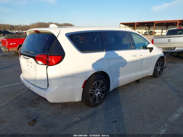2017 Chrysler Pacifica Touring Plus მანქანა იყიდება აუქციონზე, vin: 2C4RC1BG2HR796086, აუქციონის ნომერი: 43981469