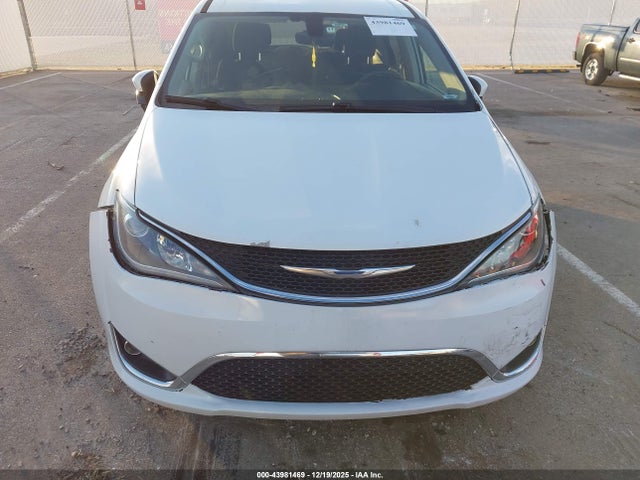2017 Chrysler Pacifica Touring Plus მანქანა იყიდება აუქციონზე, vin: 2C4RC1BG2HR796086, აუქციონის ნომერი: 43981469