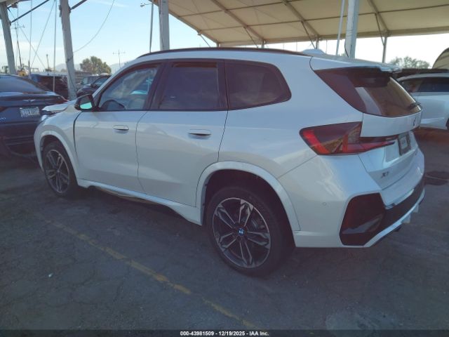2023 BMW X1 WBX73EF00P5W13942 Photo 2