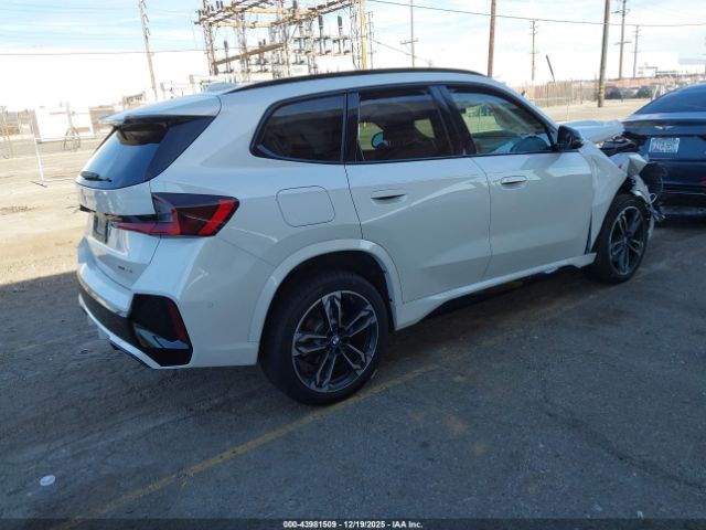 2023 BMW X1 WBX73EF00P5W13942 Photo 3