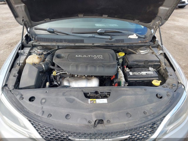 Продажа на аукционе авто 2015 Chrysler 200 Limited, vin: 1C3CCCAB1FN530077, номер лота: 43981537