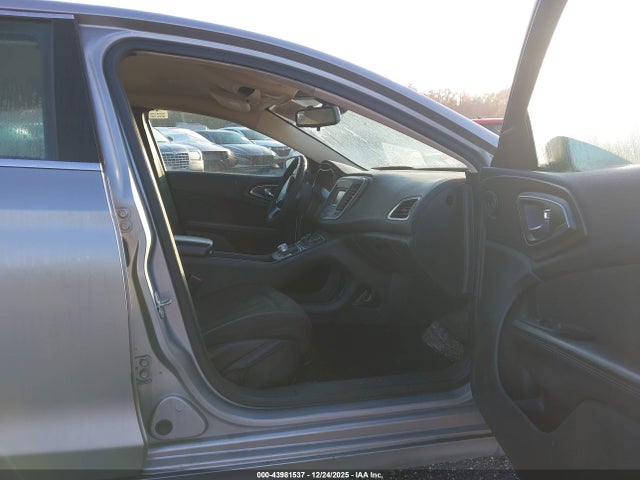 Продажа на аукционе авто 2015 Chrysler 200 Limited, vin: 1C3CCCAB1FN530077, номер лота: 43981537