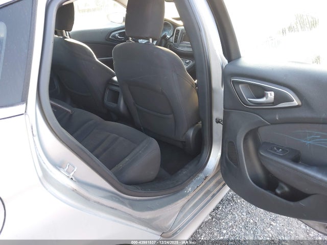 Продажа на аукционе авто 2015 Chrysler 200 Limited, vin: 1C3CCCAB1FN530077, номер лота: 43981537
