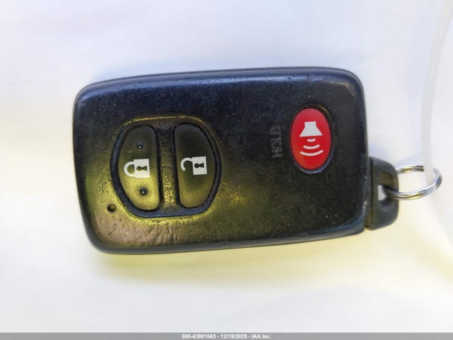JTDKN3DUXF2003588 Toyota Prius Three