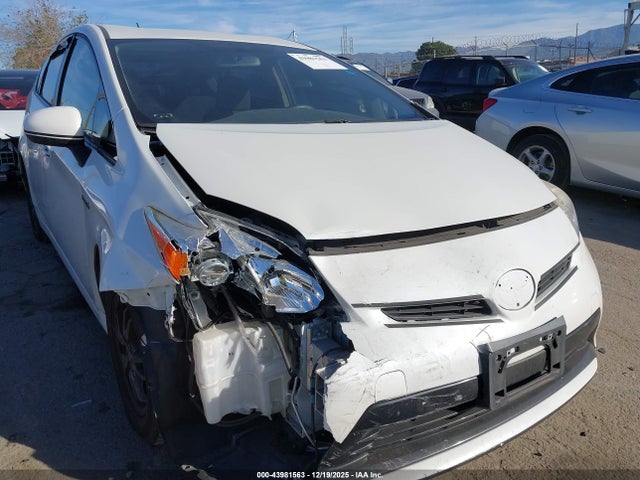 JTDKN3DUXF2003588 Toyota Prius Three