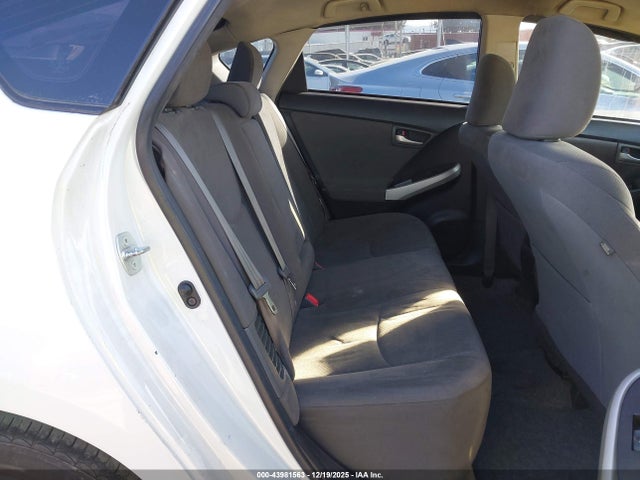 JTDKN3DUXF2003588 Toyota Prius Three