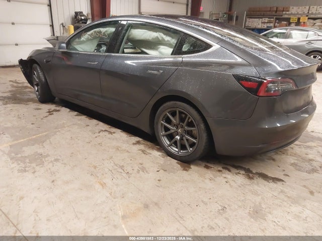 2018 TESLA MODEL 3 5YJ3E1EA9JF019087 Photo 2