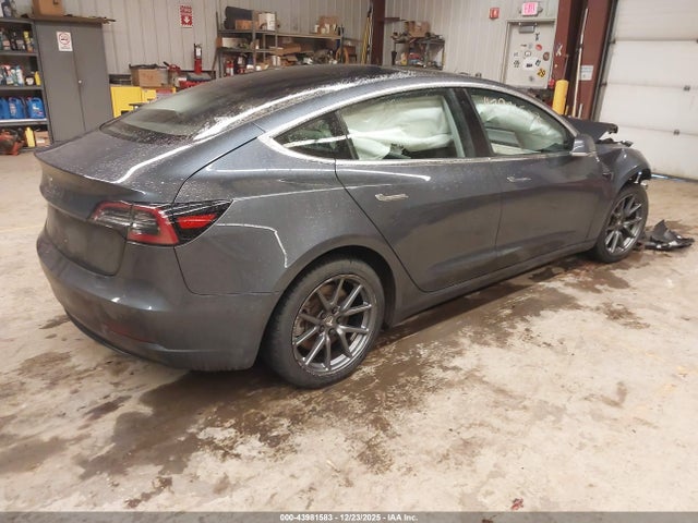 2018 TESLA MODEL 3 5YJ3E1EA9JF019087 Photo 3