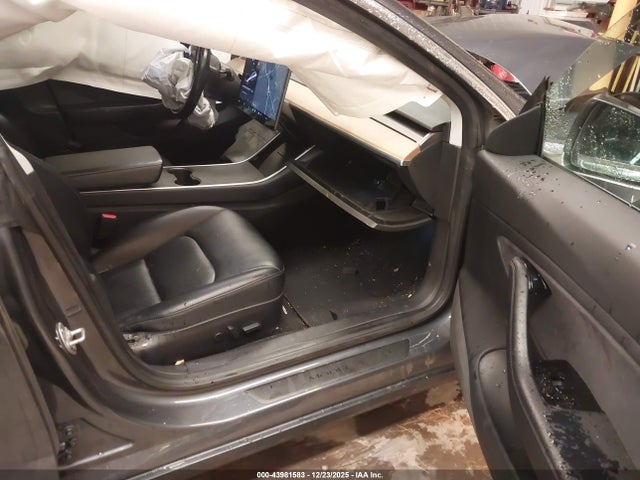 2018 TESLA MODEL 3 5YJ3E1EA9JF019087 Photo 4