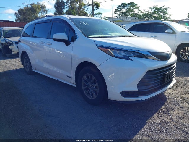 2021 TOYOTA SIENNA 5TDKRKEC1MS071403