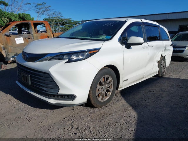 2021 TOYOTA SIENNA 5TDKRKEC1MS071403 Photo 1